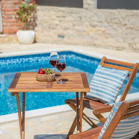 ヴィラ Seafront Noah With Heated Pool *