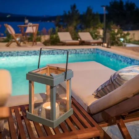 Seafront Noah With Heated Pool Pridraga