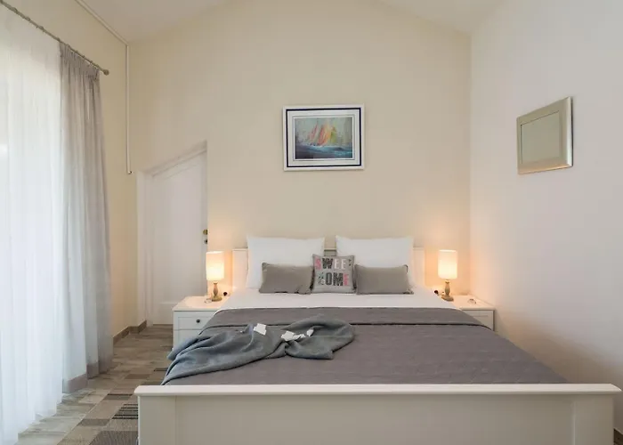 Seafront Noah With Heated Pool Pridraga