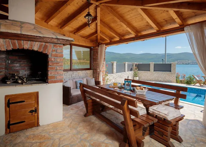 Seafront Noah With Heated Pool Вилла *