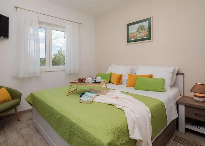 Вилла Seafront Noah With Heated Pool Pridraga