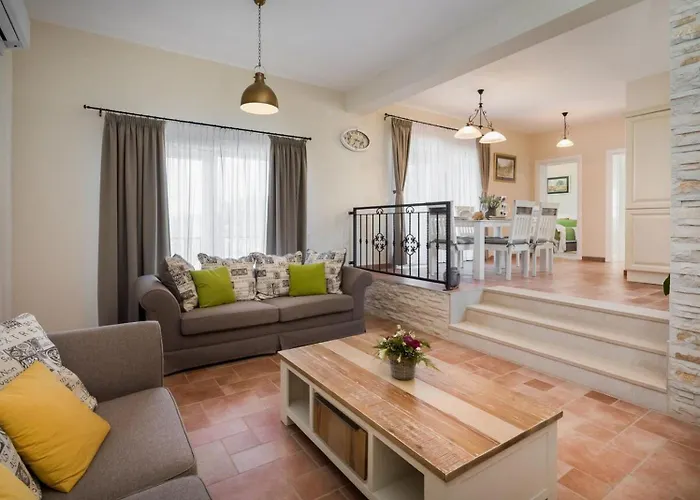 Seafront Noah With Heated Pool