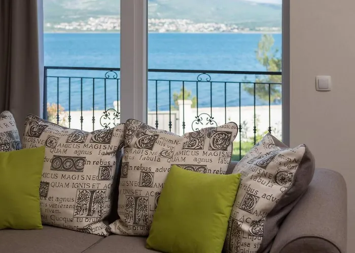 Seafront Noah With Heated Pool Вилла