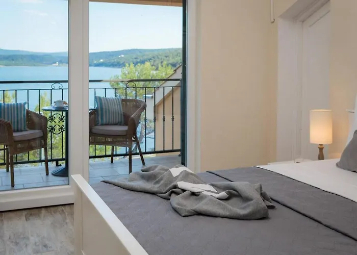 Вилла Seafront Noah With Heated Pool Pridraga