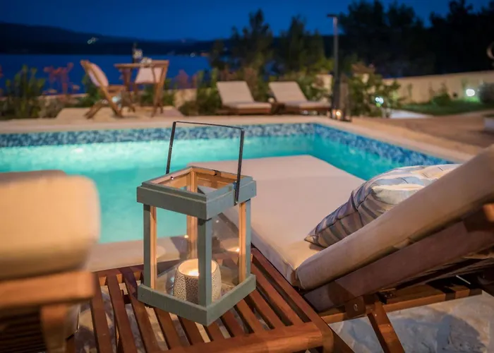 Seafront Noah With Heated Pool Pridraga