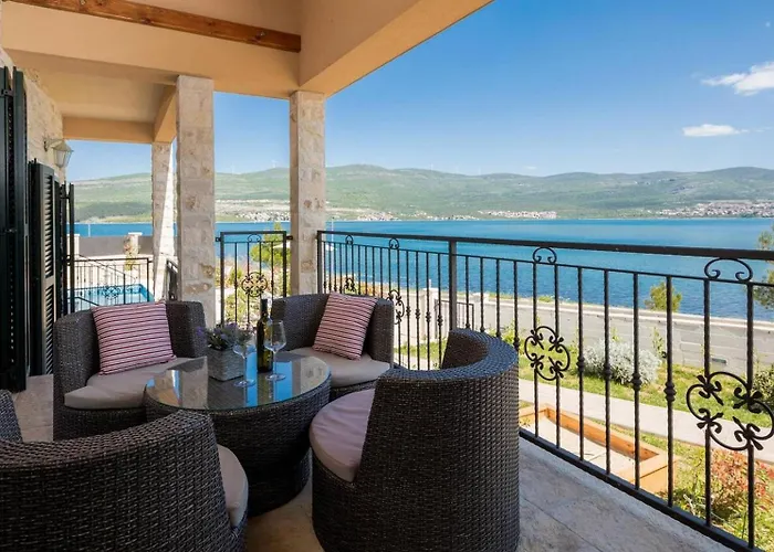 Seafront Noah With Heated Pool Вилла