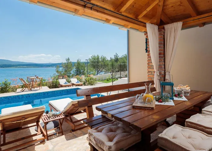Seafront Noah With Heated Pool וילה *