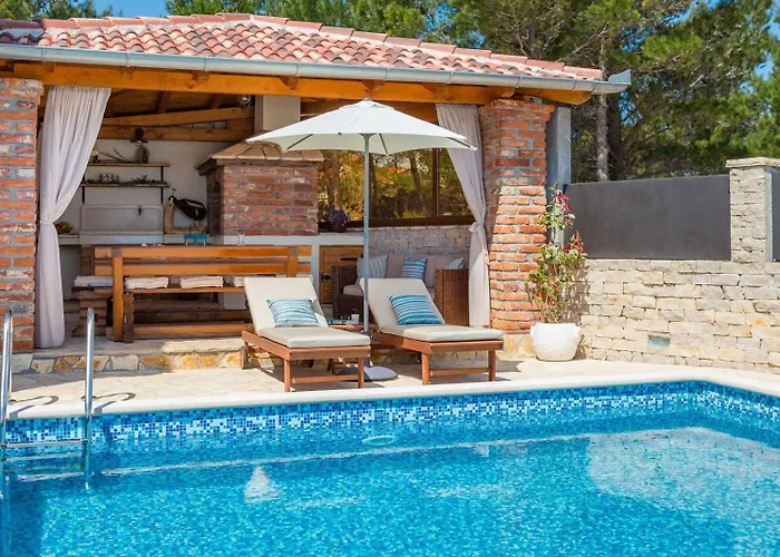 Seafront Noah With Heated Pool וילה *