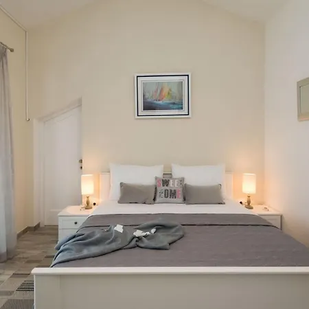 Seafront Noah With Heated Pool Pridraga