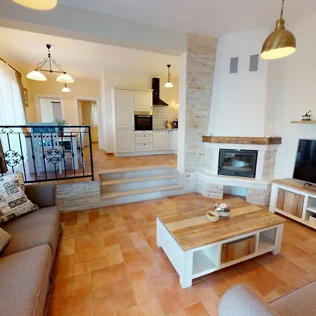 Villa Seafront Noah With Heated Pool