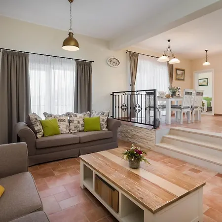 Seafront Noah With Heated Pool * Pridraga