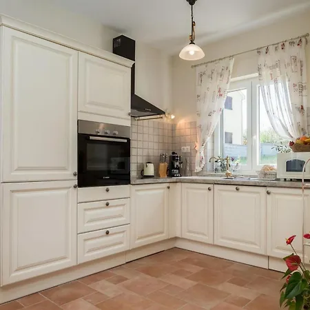 Seafront Noah With Heated Pool