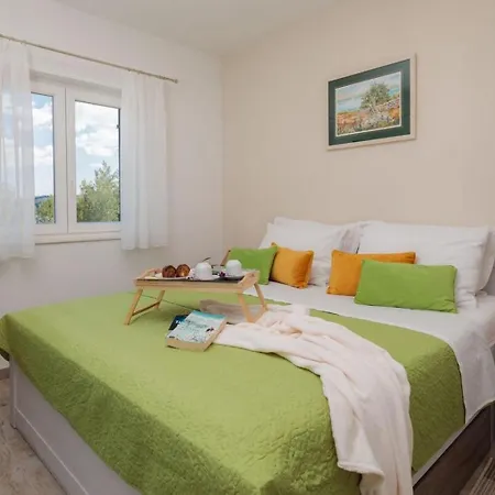 فيلة Seafront Noah With Heated Pool Pridraga