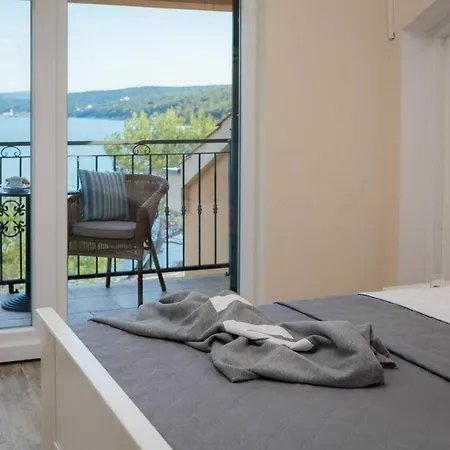 فيلة Seafront Noah With Heated Pool Pridraga