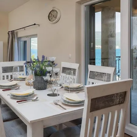 Seafront Noah With Heated Pool Villa Pridraga