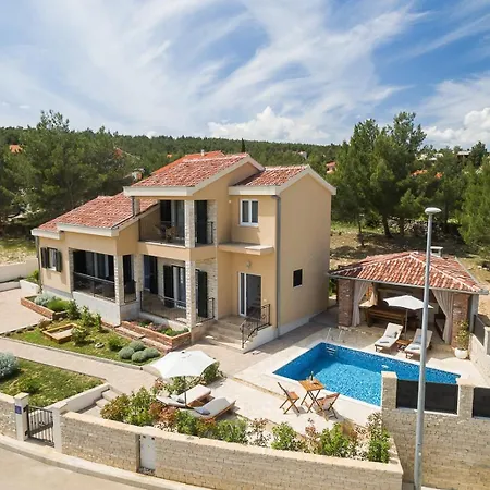 Вилла Seafront Noah With Heated Pool *
