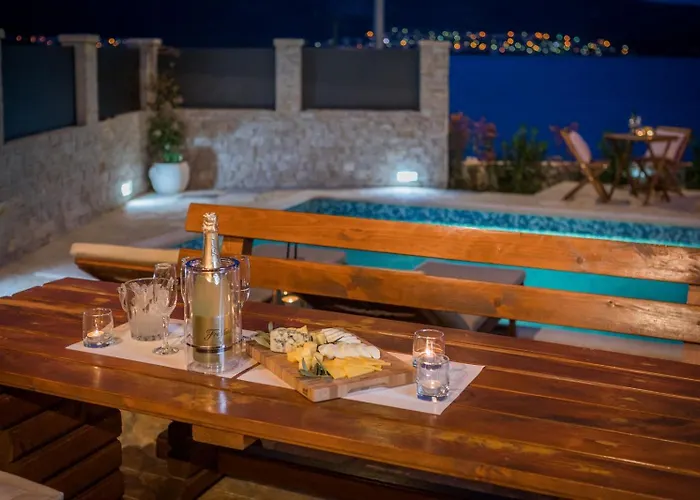 别墅 Seafront Noah With Heated Pool Pridraga