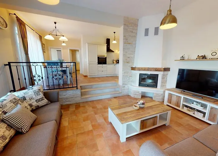 别墅 Seafront Noah With Heated Pool